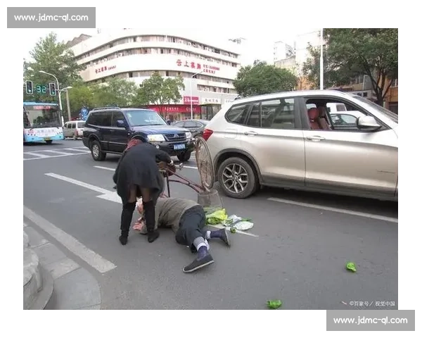 网友直击开门杀惨剧：防御性骑行是保命关键